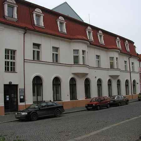 Hotel Mrazek Pardubice Buitenkant foto