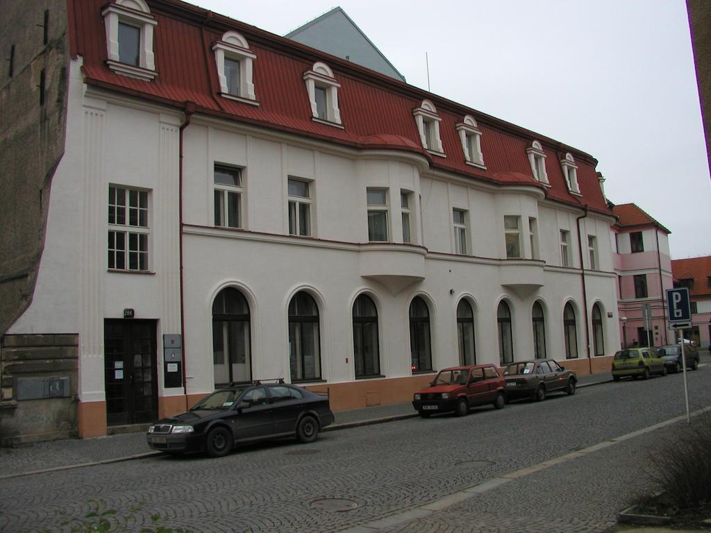 Hotel Mrazek Pardubice Buitenkant foto