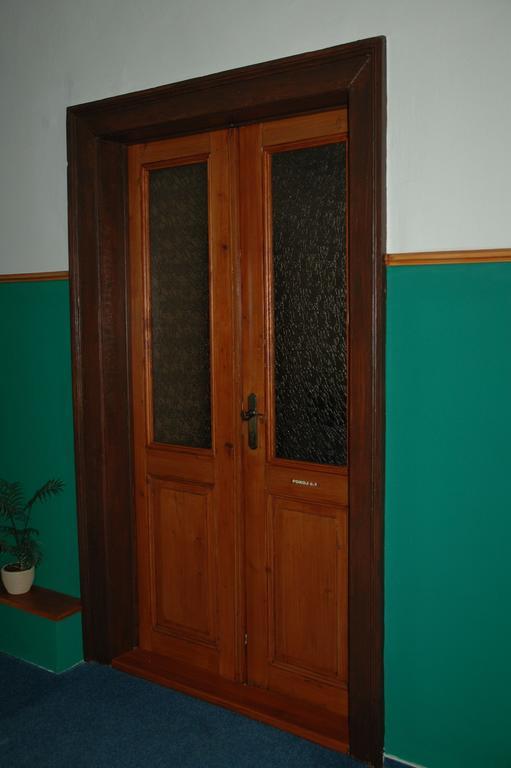 Hotel Mrazek Pardubice Buitenkant foto