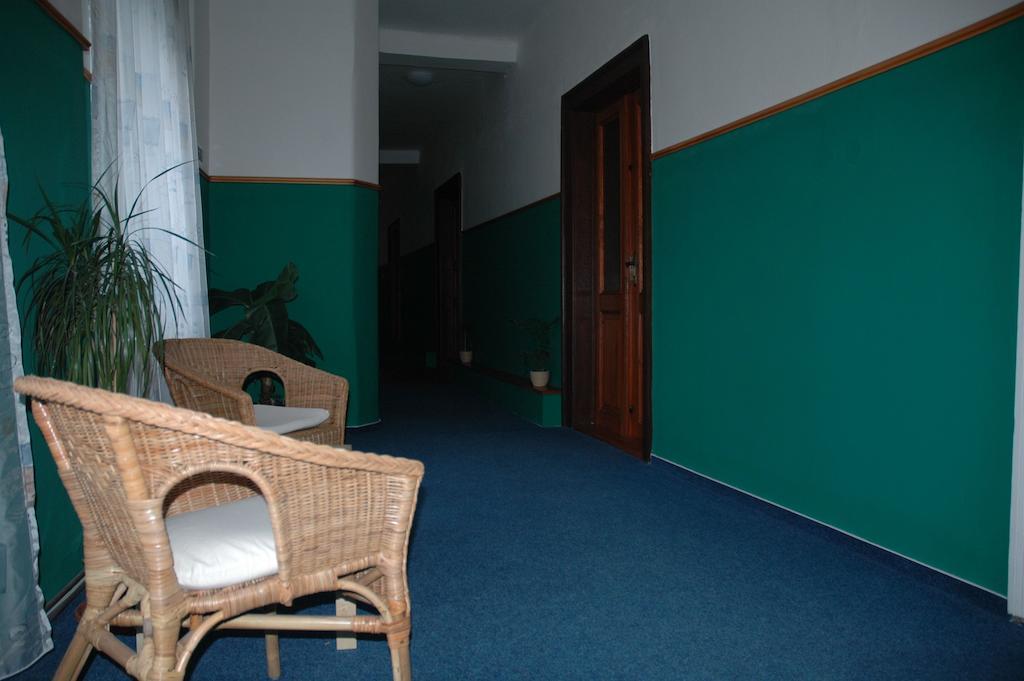 Hotel Mrazek Pardubice Buitenkant foto